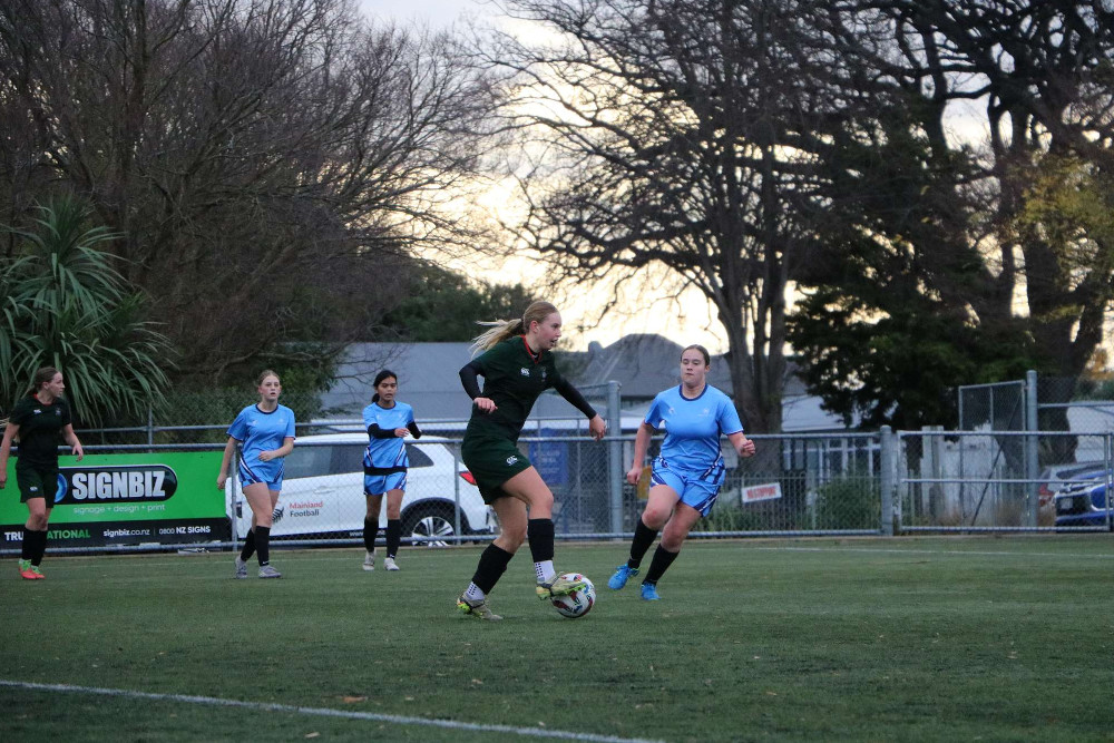 サッカー　エイボンサイド ガールズ ハイスクールAvonside Girls’ High School クライストチャーチ