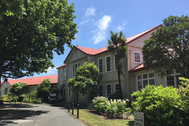 パパヌイ ハイスクール / PAPANUI HIGH SCHOOL